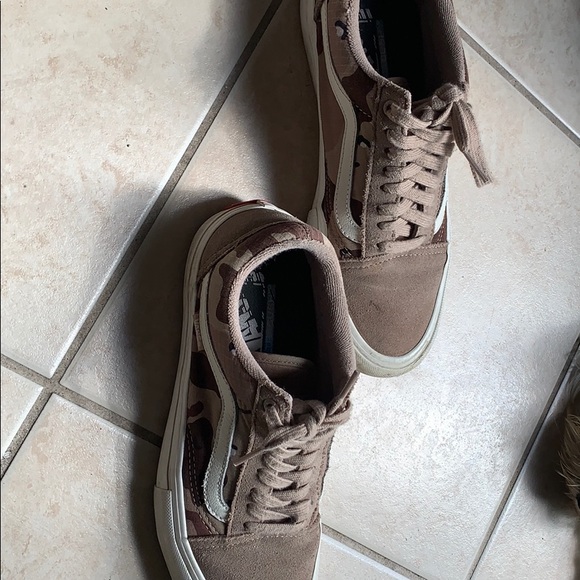 Vans - Picture 1 of 6